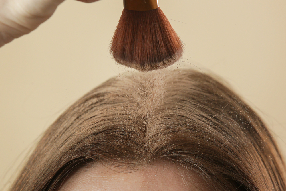 Capelli sporchi e borotalco