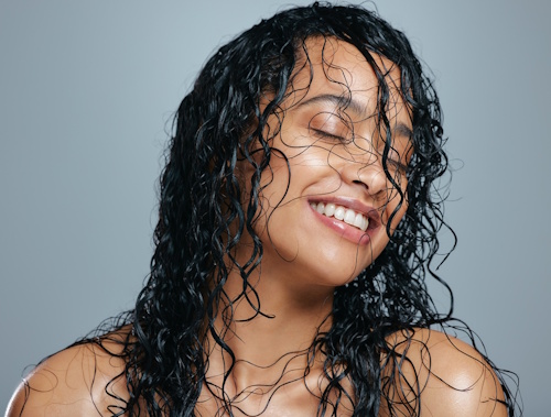 La piastra rovina i capelli? Verità e falsi miti sulla caduta e i danni