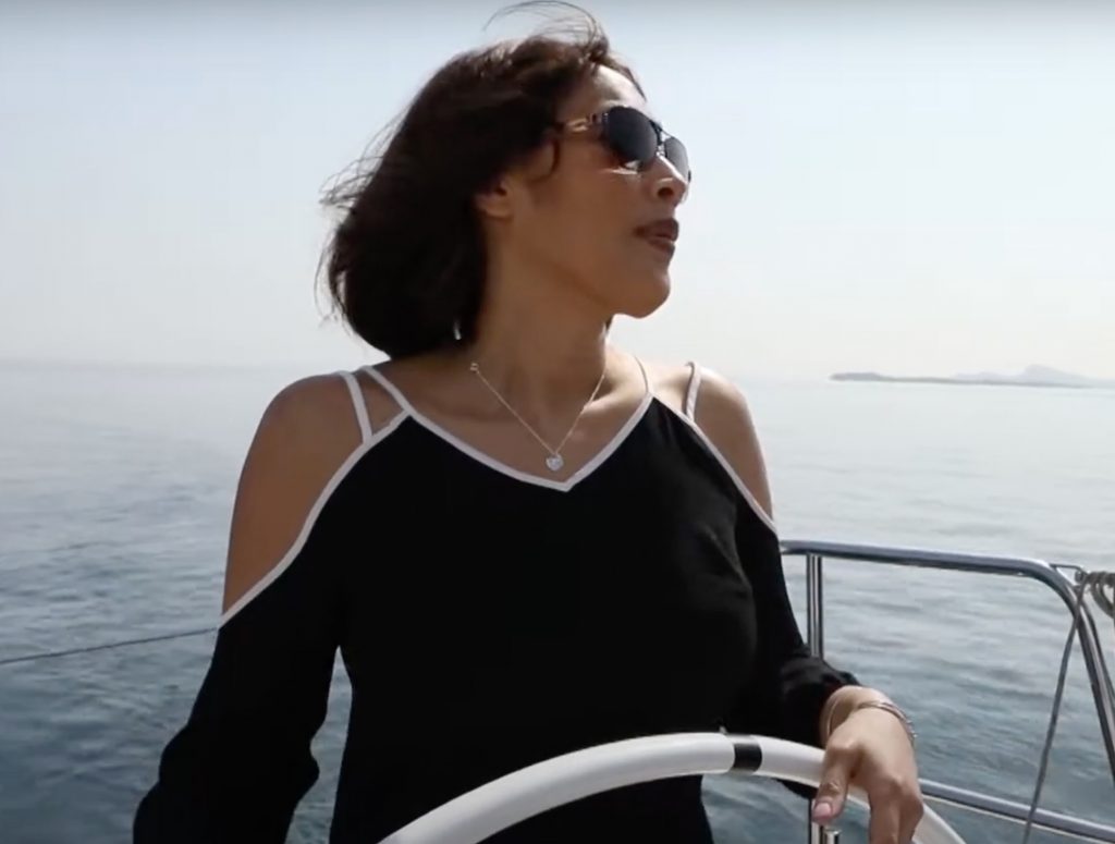 TESTIMONIALS - donna img + txt 0