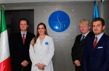 La Cesare Ragazzi in Guatemala, per l'inaugurazione dei nuovi spazi nella più grande clinica latinoamericana, dedicata ai rimedi per la perdita di capelli.
