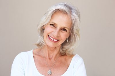 Tagli per i capelli bianchi della donna